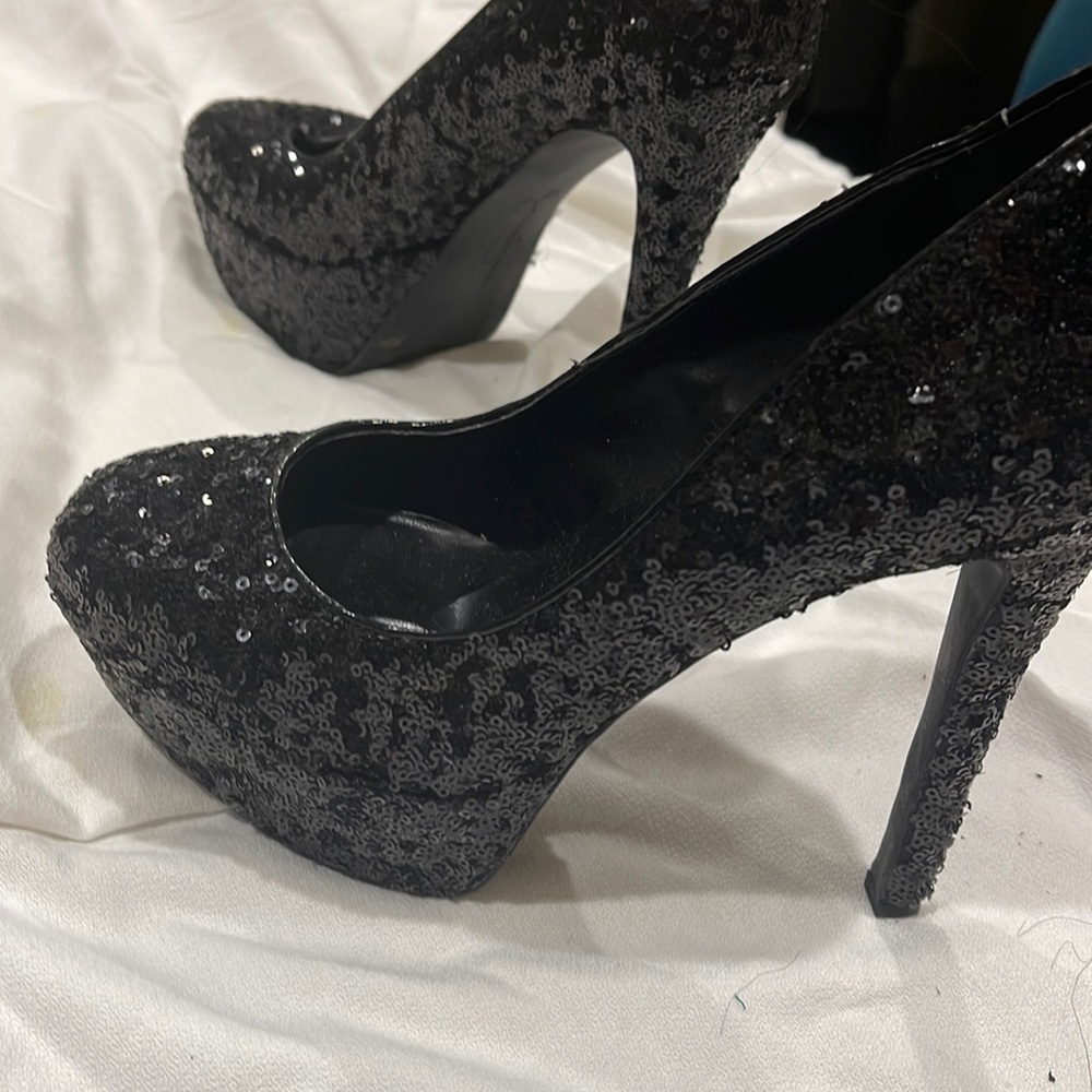 Beautiful Black sequins Jessica Simpson pump